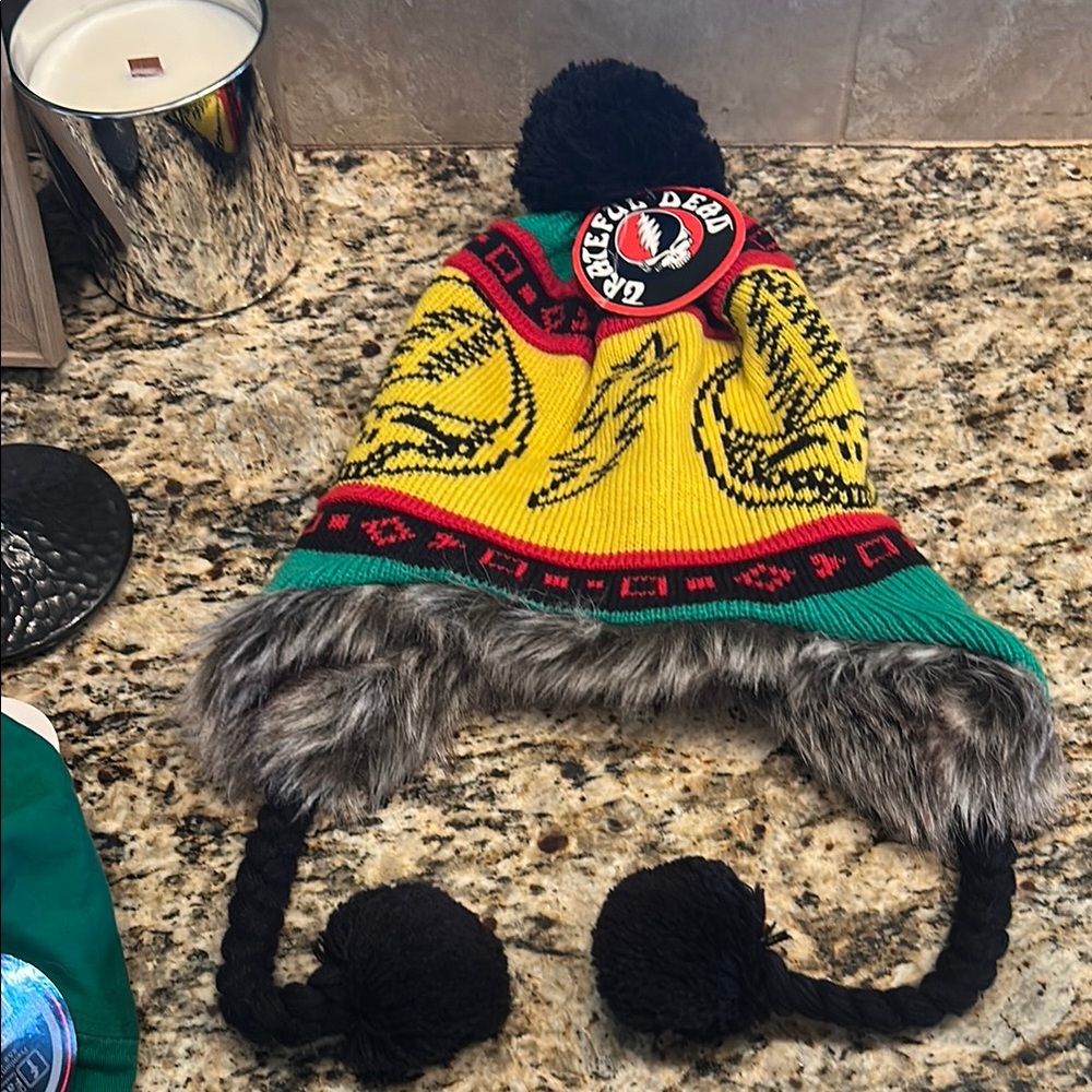 Grateful Dead winter hat with faux fur! NWT ⚡️❤️⚡️